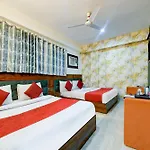 Hotel The White Sand Suites