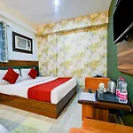 Hotel The White Sand Suites